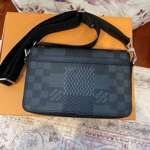 LOUIS VUITTON STUDIO MESSENGER N50013 DAMIER GRAPHITE 3D SHOULDER BAG - Picture 2 of 8